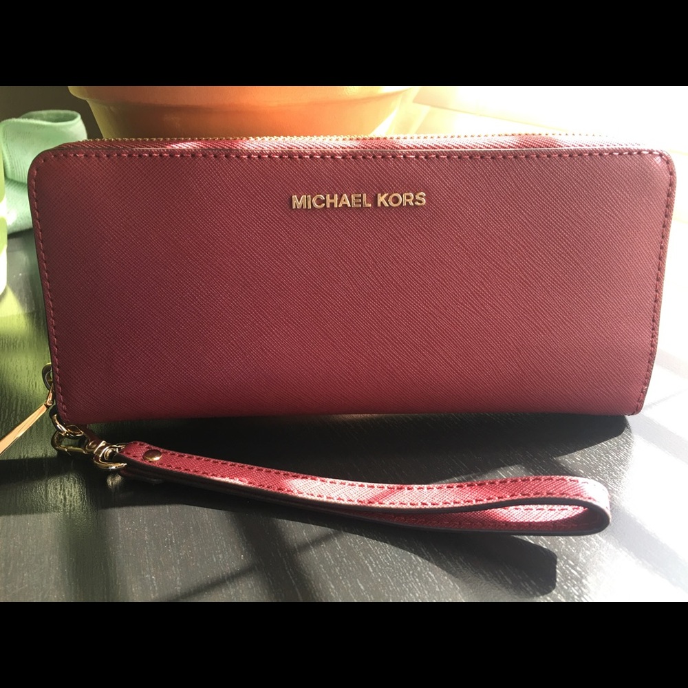 Michael Kors Jetset Travel Wallet